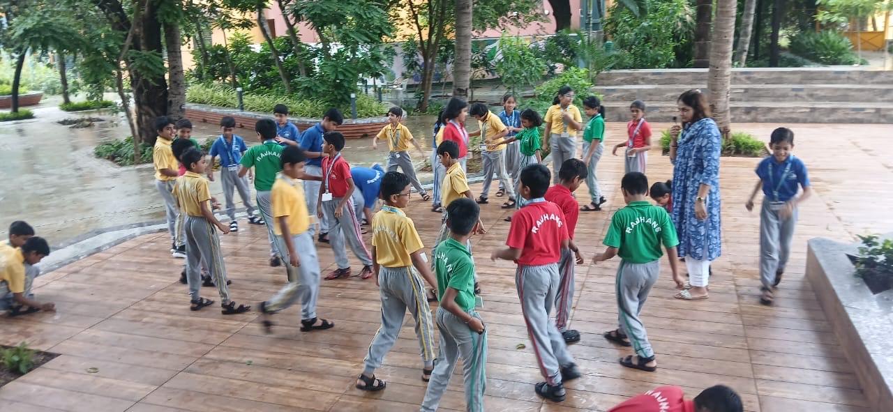  English activity on Grammar topics of Numbers ( singular - plural )nouns of STD 4 A ,B -