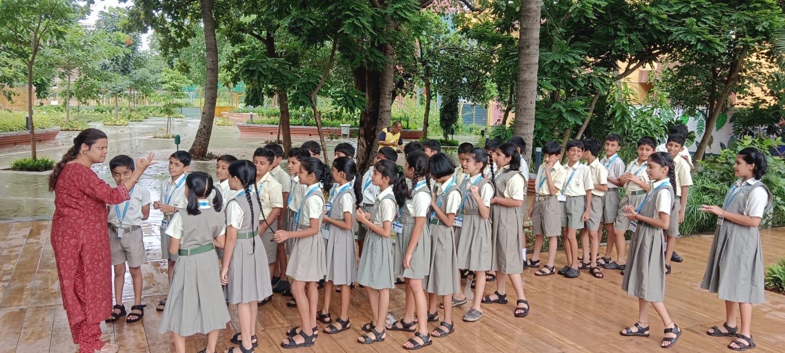  English activity on Grammar topics of Numbers ( singular - plural )nouns of STD 4 A ,B -