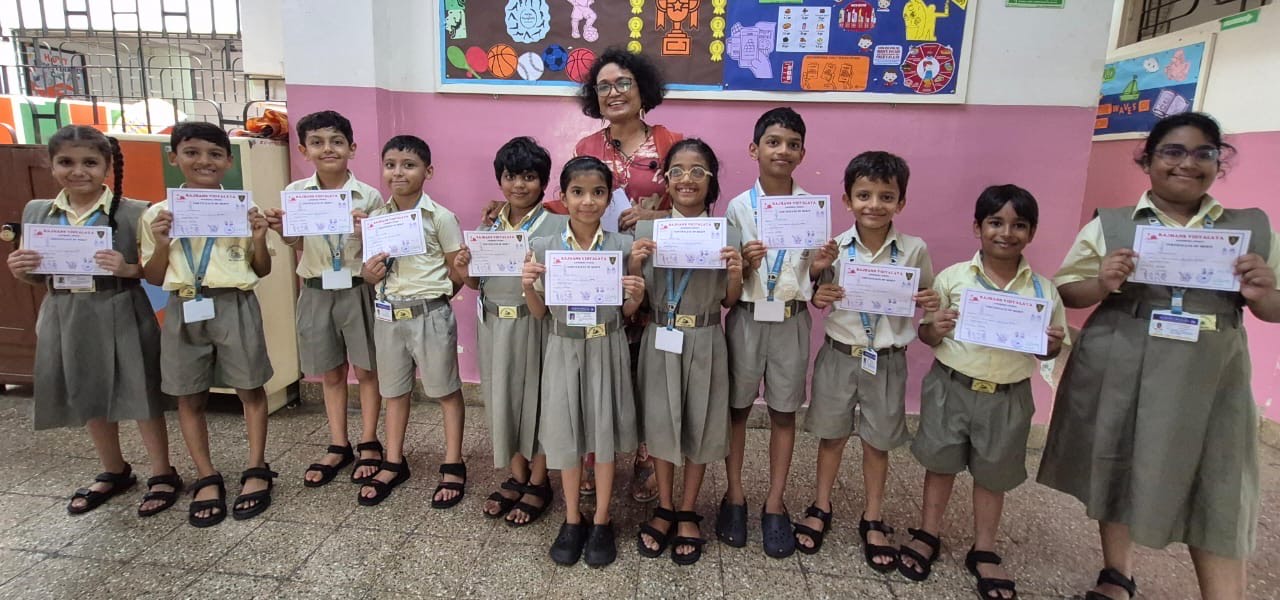 Std 1 to 4 - Certificates awarded for Hindi and English elocution. 