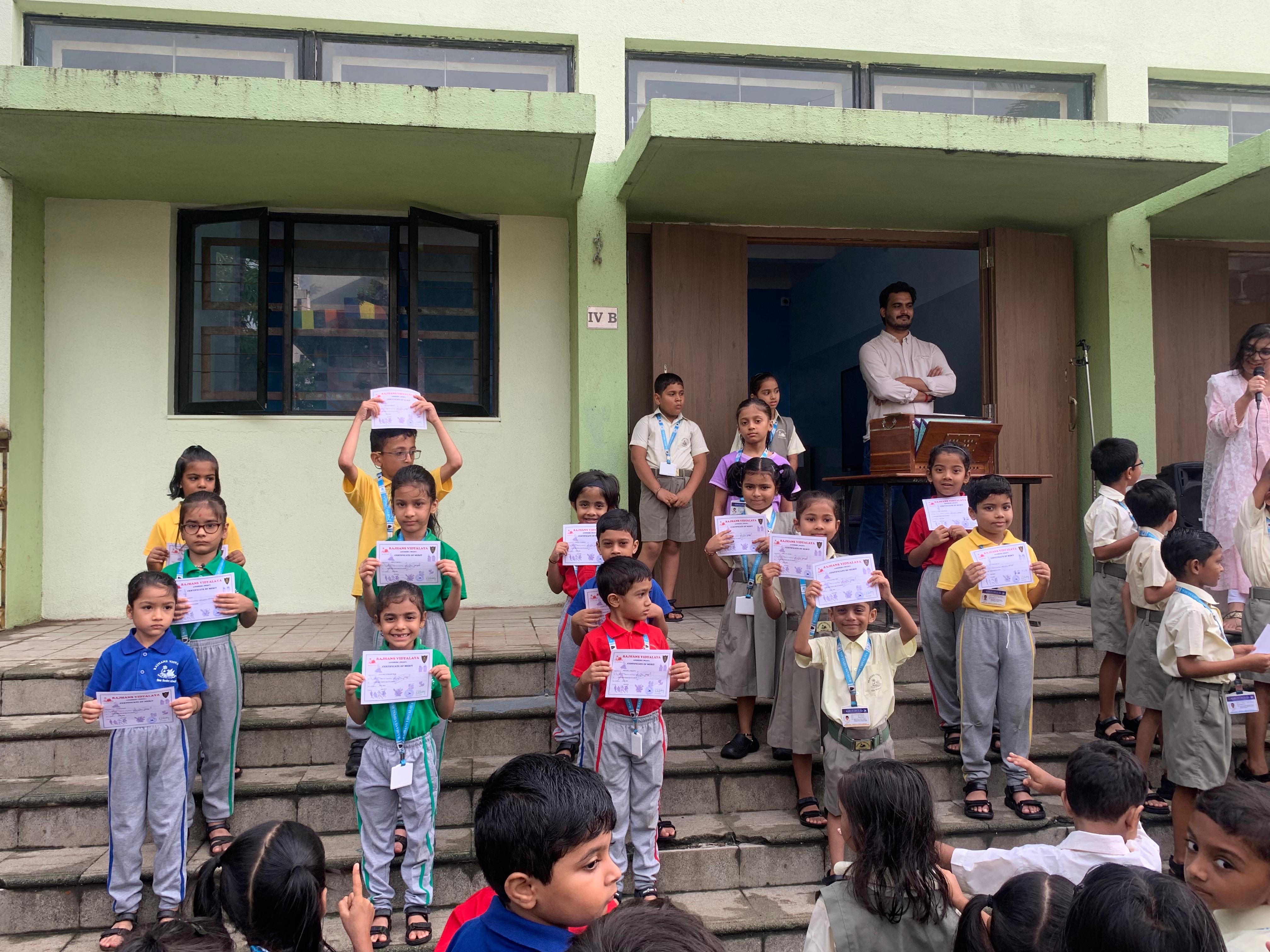 Std 1 to 4 - Certificates awarded for Hindi and English elocution. 