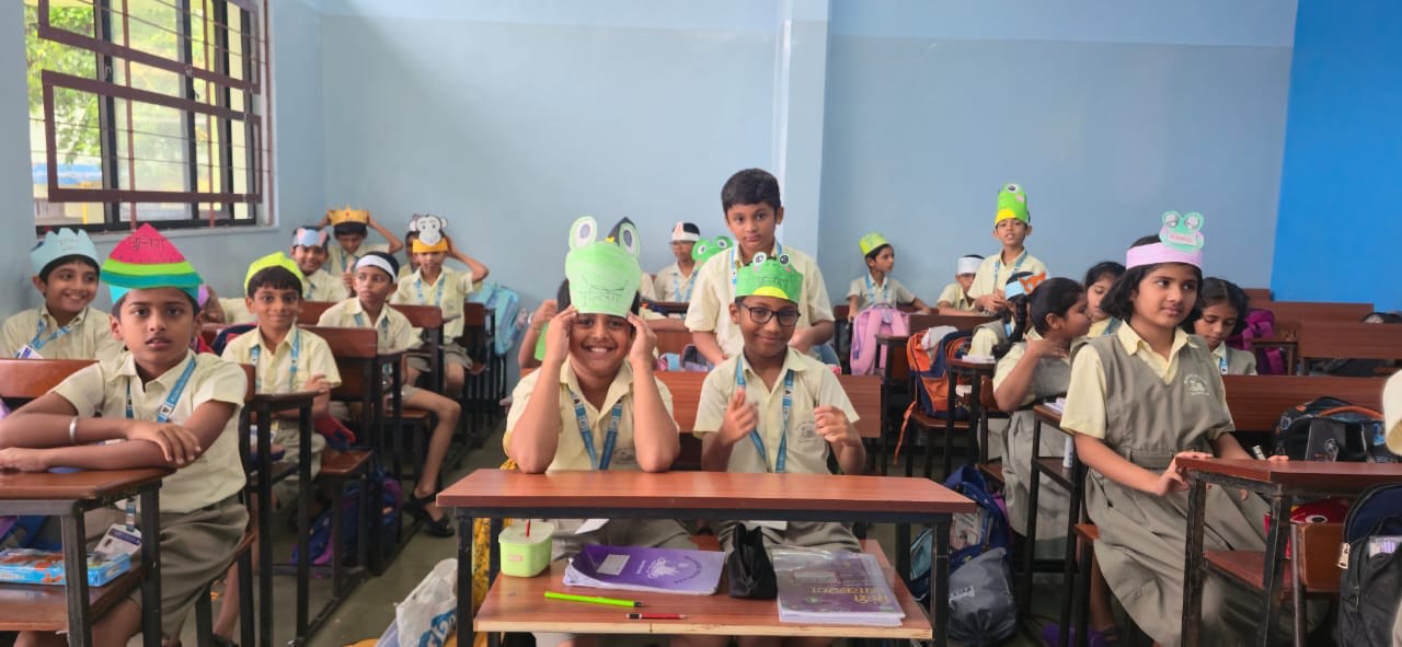 In the Hindi period grade 3 played Dog and Bone game ( Puling and Streeling ) activity 